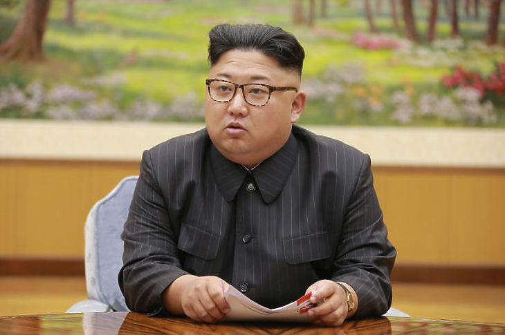 Pávatáncba kezdett Észak-Korea – eddig tartott a barátság?