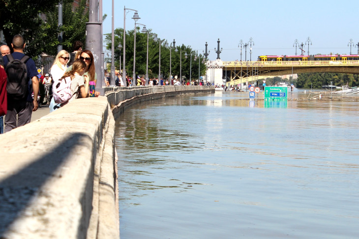 Tetőzik a Duna Budapesten, 2024. 09. 21.