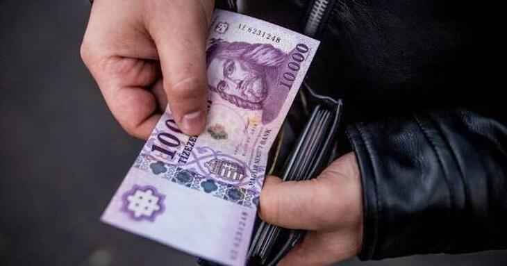 Kirobbanó formában ébredt a forint