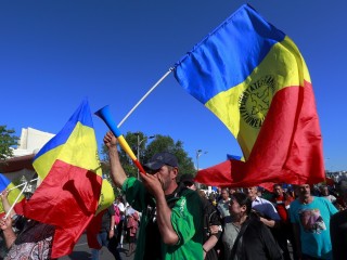 Az ellenzéki nacionalista Románok Egyesüléséért Szövetség (AUR) párt támogatói Románia 