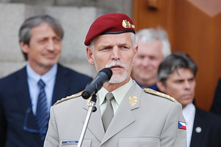 A cseh elnök Petr Pavel katonai múlttal rendelkezik, talán ezért is harcias. Fotó: army.cz
