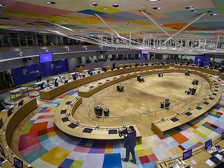 Baljós hangulatban indul a vészhelyzeti EU-csúcs: komoly szankciók jönnek
