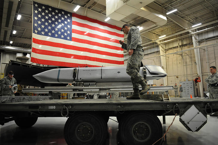 Vadiúj nehézbombázóval próbálkozik az amerikai légierő