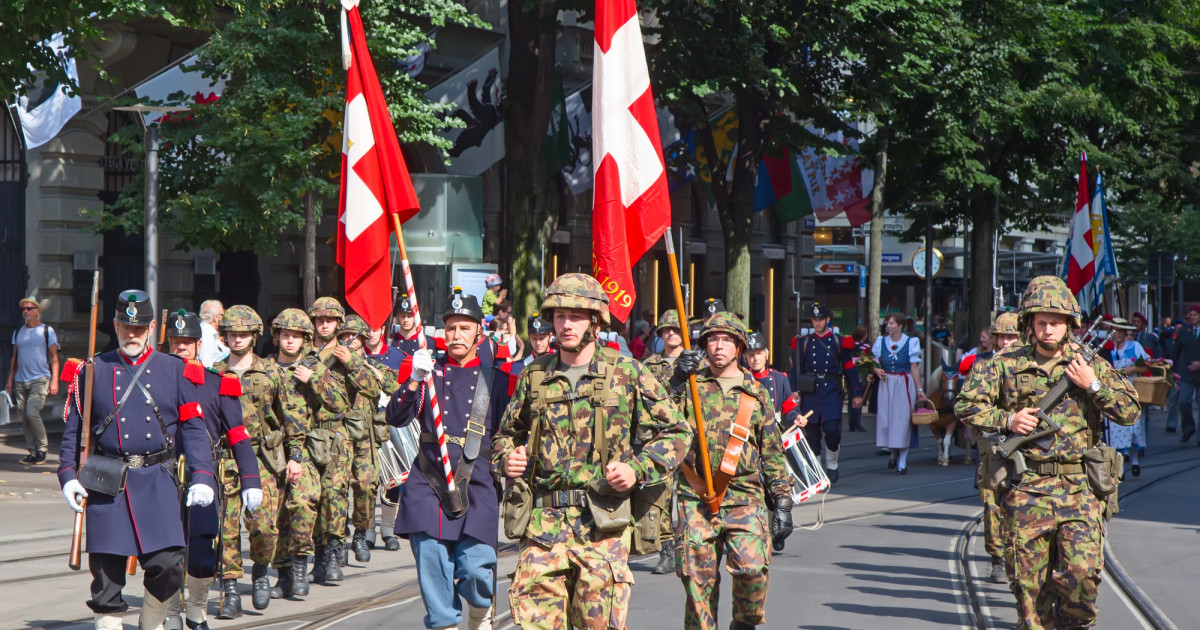 Vége a svájci semlegességnek? Az orosz fenyegetés miatt fegyverkezésbe kezdenek