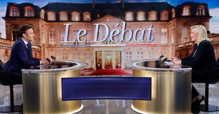 Emmanuel Macron és Marine Le Pen televíziós vitája 2022. április 20-án. Fotó: EPA/LUDOVIC MARIN