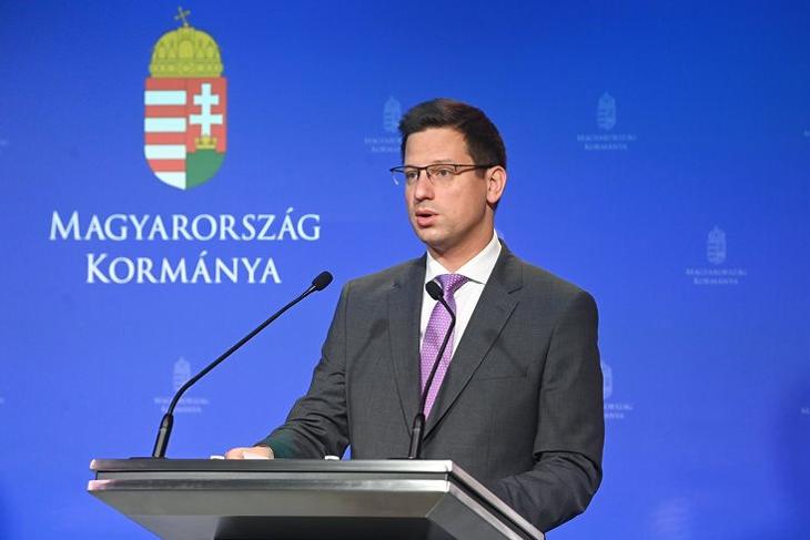 Gulyás Gergely szerint kárpótolni kell a nyugdíjasokat. Fotó: MTI/Bruzák Noémi