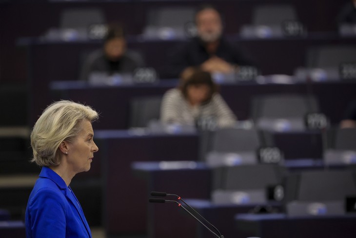 Ursula von der Leyen, az Európai Bizottság elnöke felszólal az izraeli-palesztin konfliktusról szóló vitán az Európai Parlament strasbourgi plenáris ülésén 2023. október 18-án - nem sikerült érdemi lépésekről dönteni. Fotó: MTI/EPA/Julien Warnand 