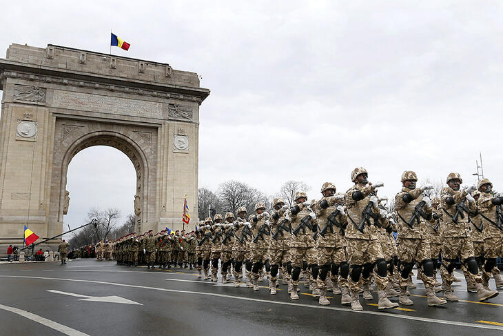 Mennek előre - a román hadsereg kommandósai a december 1-jei román nemzeti ünnep alkalmából tartott bukaresti díszszemlén 