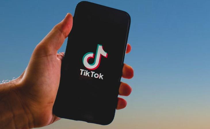 Váltás jöhet a TikTokon, sokakkal kibabráltak