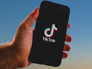 Váltás jöhet a TikTokon, sokakkal kibabráltak