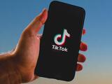 Váltás jöhet a TikTokon, sokakkal kibabráltak