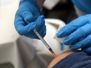 Több mint 1,1 millió vakcina érkezik a héten, minden regisztrált oltásához elég