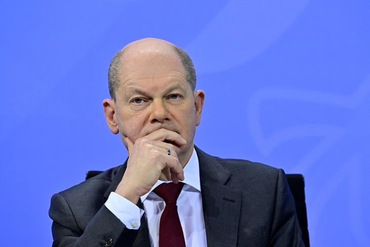 Olaf Scholz német kancellár. EPA/JOHN MACDOUGALL