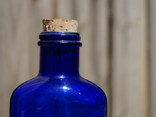 Kobaltkék üveg. 
