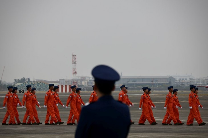 A tajvani légierő katonái vonulnak egy decemberi gyakorlaton. 2027-ben éles bevetés vár rájuk? Fotó:  EPA/RITCHIE B. TONGO