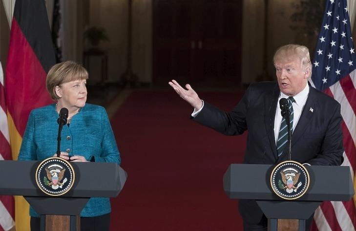 Tegyék meg tétjeiket: mennyire lesz kínos? Merkel Trumphoz utazik