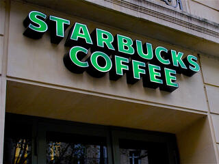 A Starbucks egy egész kávézót kinyomtatott