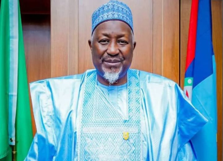 Mohammed Badaru Abubakar távozik