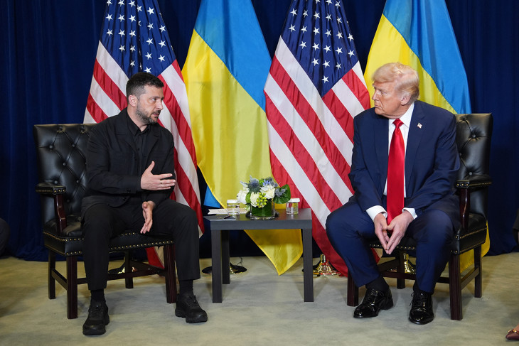 Volodimir Zelenszkij ukrán és Donald Trump amerikai elnök találkozója az ENSZ-közgyűlés 80. ülésszaka általános vitájának közben a világszervezet New York-i székházában 2025. szeptember 23-án