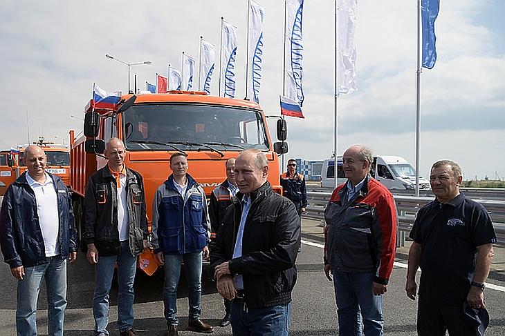 Kitört a káosz egy híd miatt – az EU is beszállt