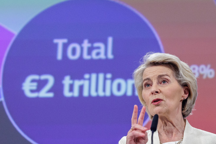 Ursula von der Leyen 2000 milliárd eurós büdzsét álmodott meg  