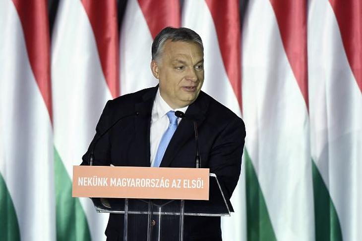 Orbán szerint ez az EP-választás tétje 