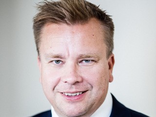 Antti Kaikkonen finn védelmi miniszter. Fotó: Wikipedia