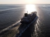 A JS Ineos Innovatio nevű LNG-szállító tanker a Schelde folyón Belgiumban, útban Rotterdam felé 2022. augusztus 11-én. Fotó: EPA/OLIVIER HOSLET 