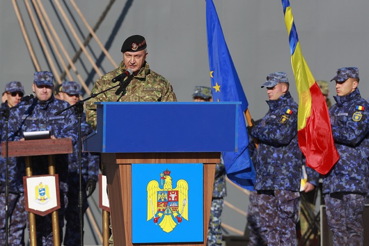 Vlad Gheorghita tábornok, a román hadsereg vezérkari főnöke az M270 ROS Ghiculescu aknakereső hajó avatási ünnepségén a constantai haditengerészeti támaszponton 2023. december 19-én. A korábban HMS Blyth nevű hadihajó az első a brit és a román kormány megállapodásának alapján román tulajdonba kerülő két aknakereső közül. Fotó: MTI/EPA/Robert Ghement