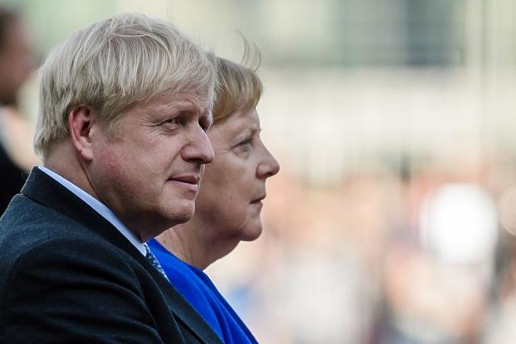 Odavágott Macron Johnsonnak, nagyon érik a no deal Brexit