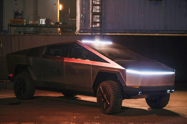 Pánikszerűen szabadulna kisteherautóitól a Tesla