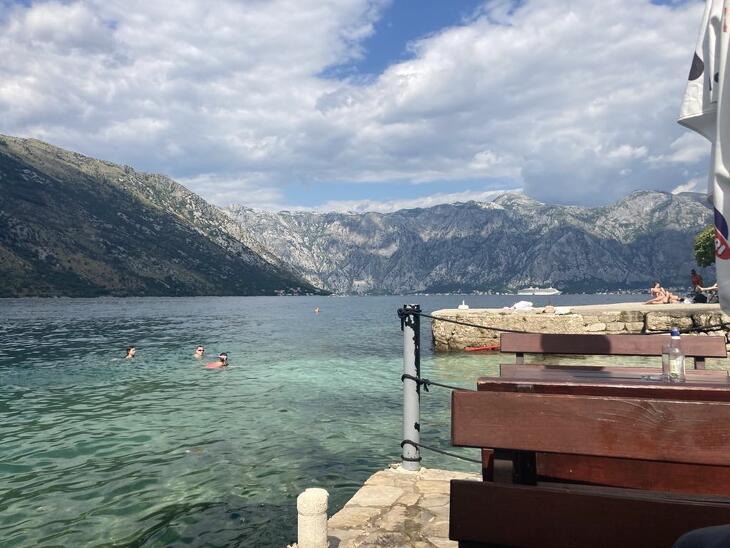 A montenegrói tengerpart vonzó