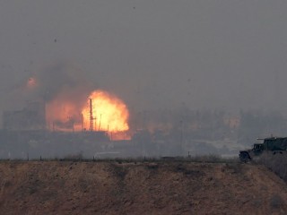 Izraeli légicsapás Gázában. Fotó: EPA/ATEF SAFADI