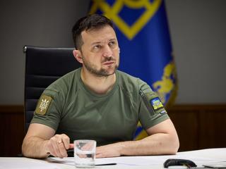 Nem áll le Zelenszkij, újabb katonai vezetőket menesztett