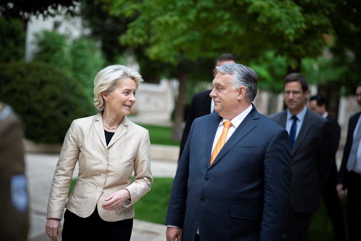 Meddig tűri a zsarolást Brüsszel? Orbán Viktor miniszterelnök és Ursula von der Leyen találkozója a Karmelita kolostorban 2022. május 9-én. Fotó: MTI/Miniszterelnöki Sajtóiroda/Benko Vivien Cher
