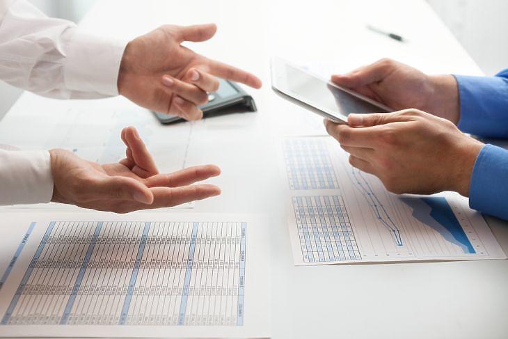 Agyonadóztatja az Orbán-kormány az alacsony fizetésért dolgozó magyarokat