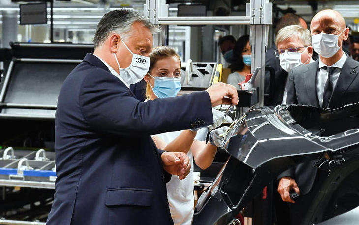 Orbán Viktor az Audi győri gyárában, ahol örvendetesen erős a K+F tevékenység (Fotó: MTI / Koszticsák Szilárd)