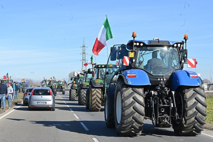 Olasz gazdálkodók tüntetnek Torinóban 2024. február 5-én. Fotó: EPA/ALESSANDRO DI MARCO 