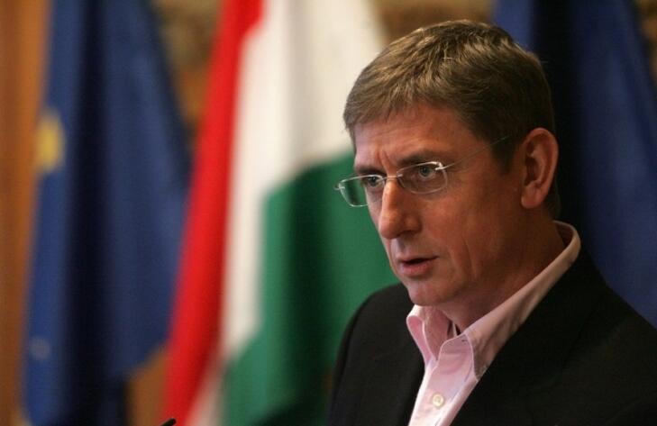 Magyar Péter „rácsapott” Gyurcsány Ferenc kezére