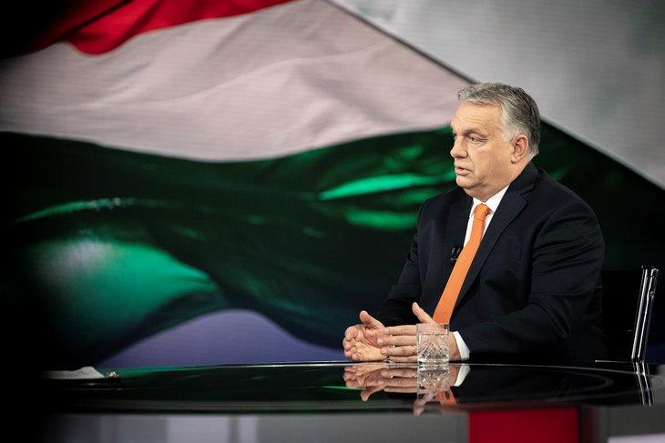  Orbán Viktor interjút ad az M1 aktuális csatornának 2022. február 27-én. MTI/Miniszterelnöki Sajtóiroda/Benko Vivien Cher