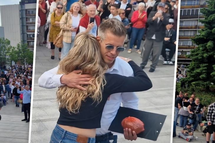 Magyar Péter és egyik rajongója Veszprémben  