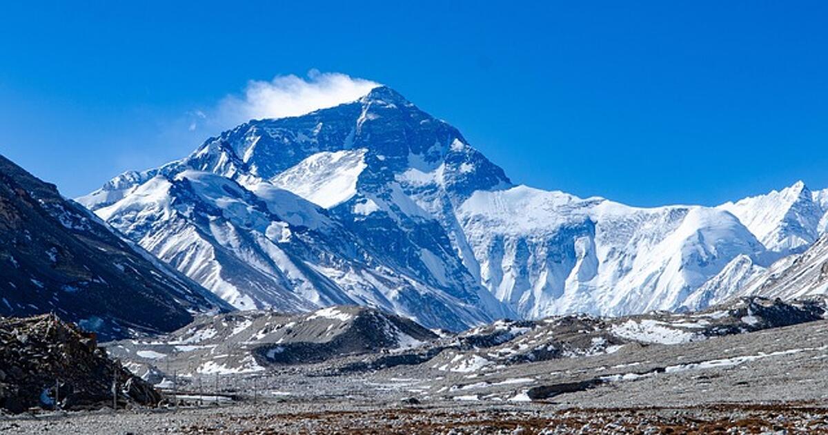 Gőzerővel zajlik a mentés a Mount Everesten