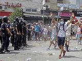 Megrohamozta a rendőrség az al-Dzsazíra tuniszi központját