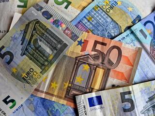 Nem sokáig tartott a forint nyugalma, el nem hinné, melyik cég bányászik bitcoint