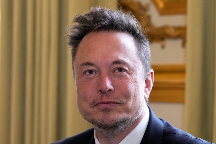 Elon Musk Párizsban az Élysée-palotában 2023. május 15-én. Fotó:  EPA/MICHEL EULER