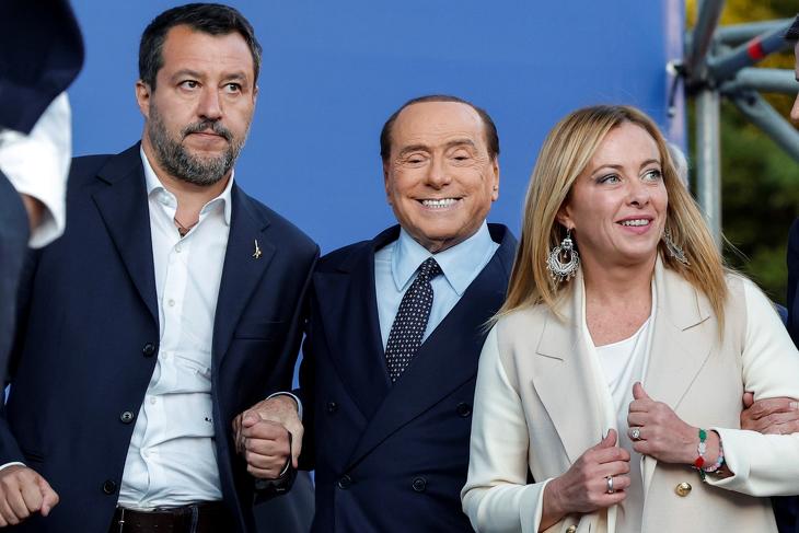  Matteo Salvini, Silvio Berlusconi és Giorgia Meloni. Fotó:  EPA/GIUSEPPE LAMI