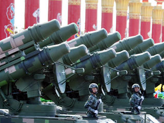 Hihetetlen ütemű a kínai fegyverkezés - erősebbek lehetnek Amerikánál is?