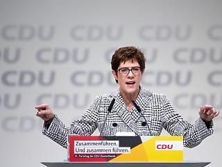 Megvan az eredmény: Merkel bizalmasa lett az új CDU-vezér