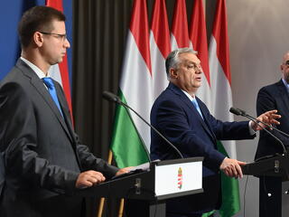 Szédületes ütemben titkosít az Orbán-kormány