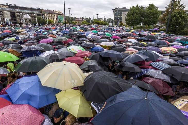 Hideg és eső jön: nagyon elromlik az időjárás 